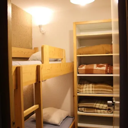 Arcelle - Location: Confortable Dans La Rue Pietonne Mae-9060 *